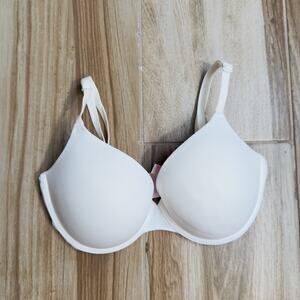 Victoria Secret PINK White Wear Everywhere Push-Up Bra Size 34DD